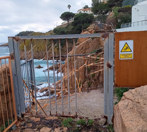 Els Comuns reivindiquen el pas segur i obert per accedir al mirador